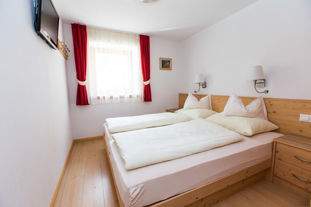 Appartamenti Genziana La Villa  Δωμάτιο φωτογραφία
